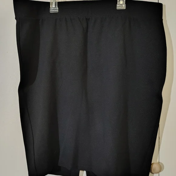 Torrid Stretchy Black Pencil Skirt - Picture 1 of 4